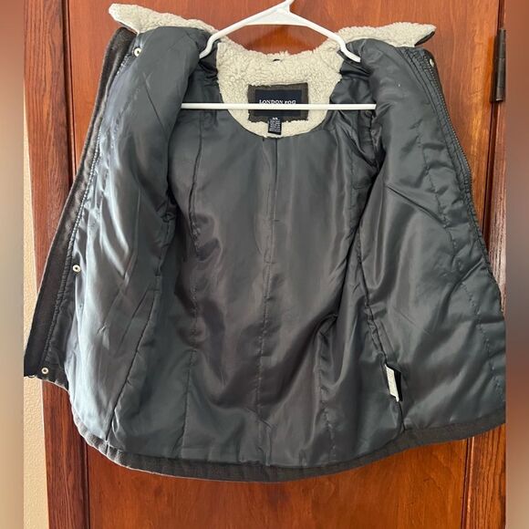 LondonFog Boys warm coat w/ hood Size 8 wrist buttons worn shown in pictures - Picture 6 of 12